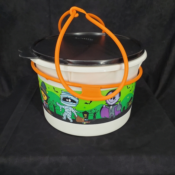 Tupperware Halloween Canister Handle Trick or Treat Bucket 14 Cup 266K-1 Monster - Picture 2 of 9